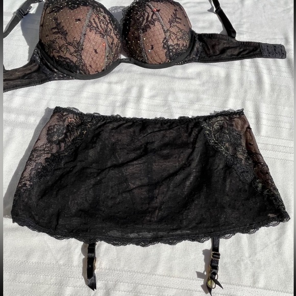 Victoria’s Secret Angel Fantasy Blinged Out Bra and Skirted Garter Belt - Picture 10 of 12